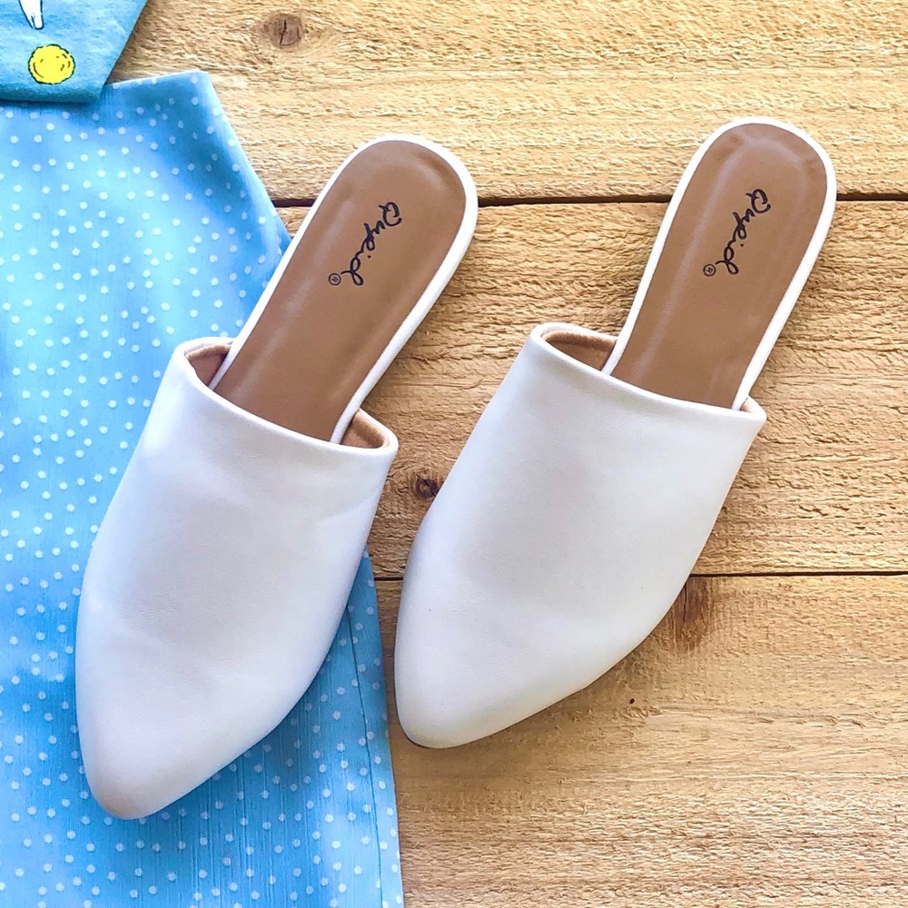 ❤️HP! White Vegan Leather Lightweight Mule Flats - Picture 2 of 8